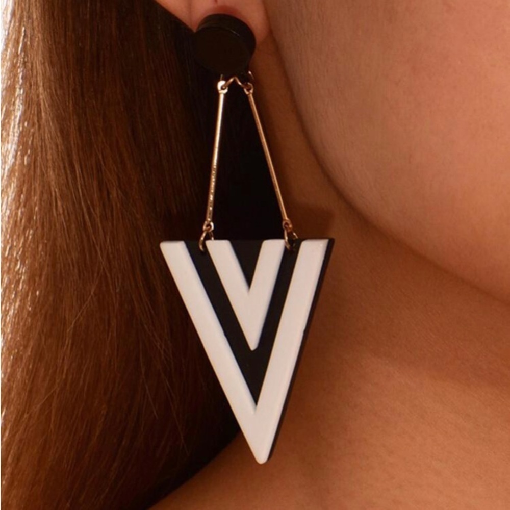 Chic Striped Earrings - Picture 2 of 4